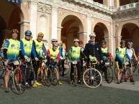 Piazza della Madonna: altra posa con Norberto di Loreto in spledida uniforme