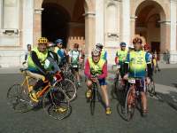 Piazza della Madonna: in attesa di partire 2